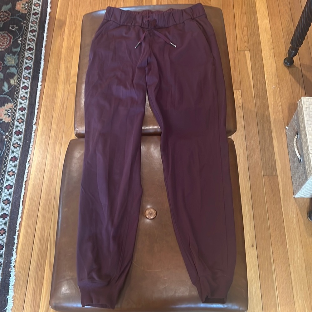 Lululemon joggers size: 4
